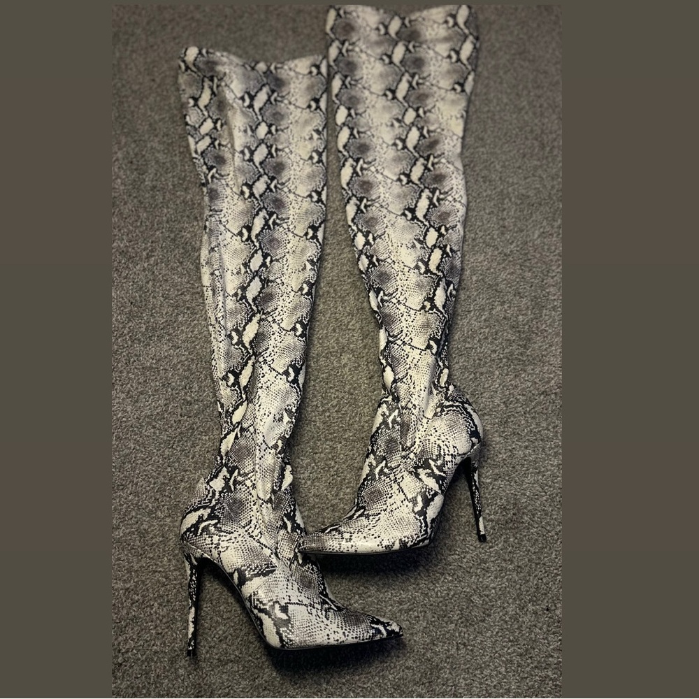 Steve Madden Black and Gray Snakeskin Over-the-Knee Boots Domain Size 7